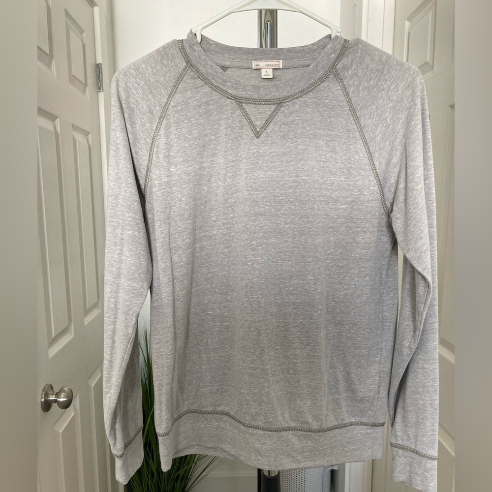 Size Small- GAP- long sleeve